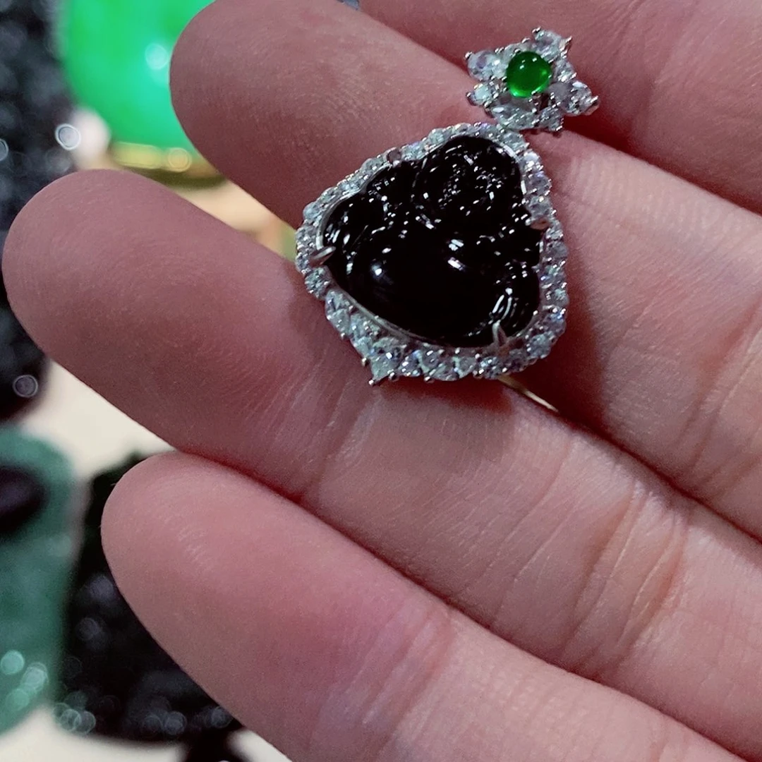 翡翠颈饰未镶嵌翡翠