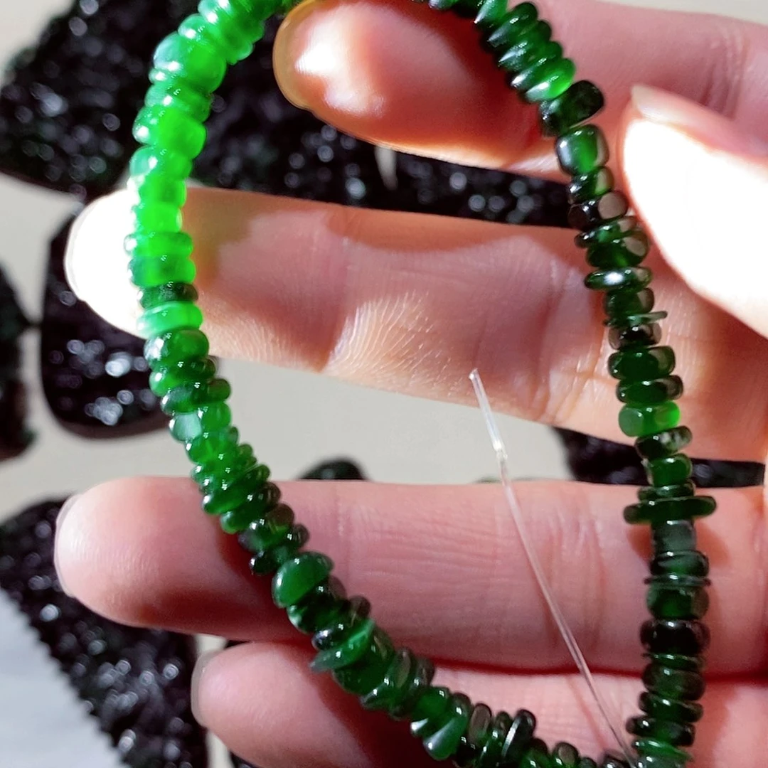 翡翠颈饰未镶嵌翡翠