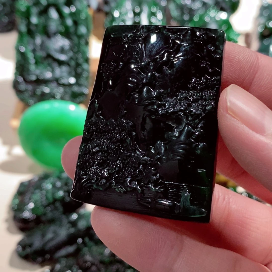 翡翠颈饰未镶嵌翡翠