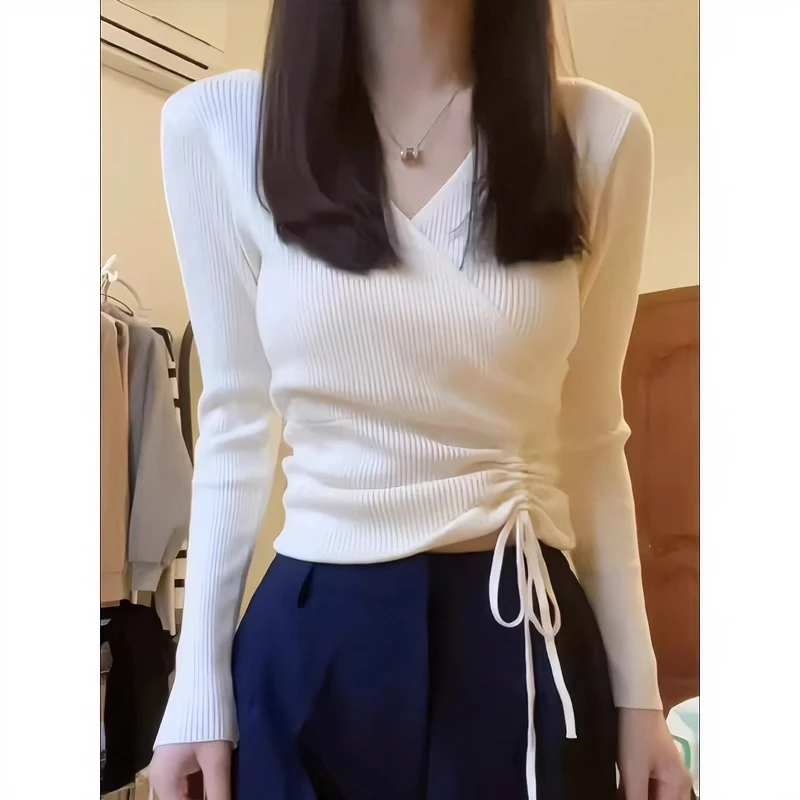 白色V领针织衫小众设计感内搭短款不规则交叉上衣女秋冬打底毛衣