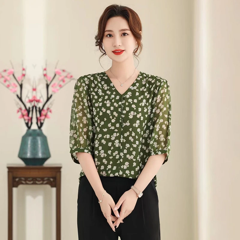 新款年轻减龄双绉小衫小碎花上衣