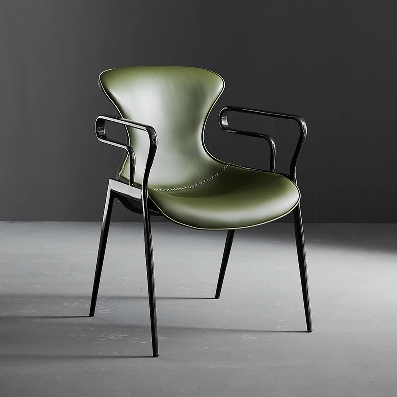 意式轻奢餐椅马鞍皮家用餐椅碳素钢扶手靠背椅设计师样板间会所椅