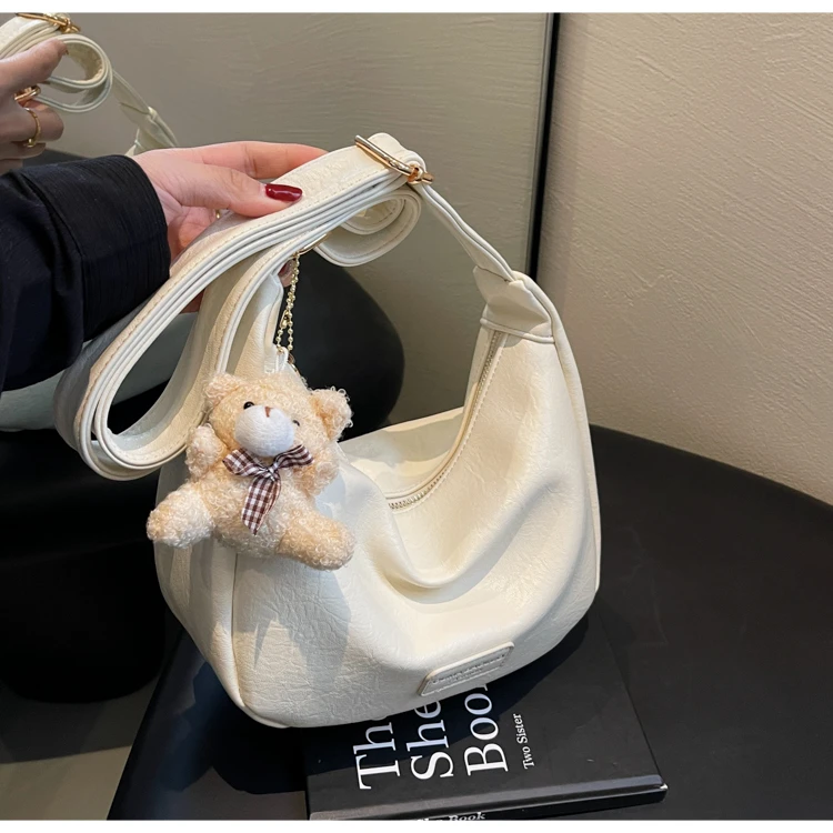 今年流行包包2024洋气春夏软皮饺子包女百搭大容量休闲单肩斜挎包