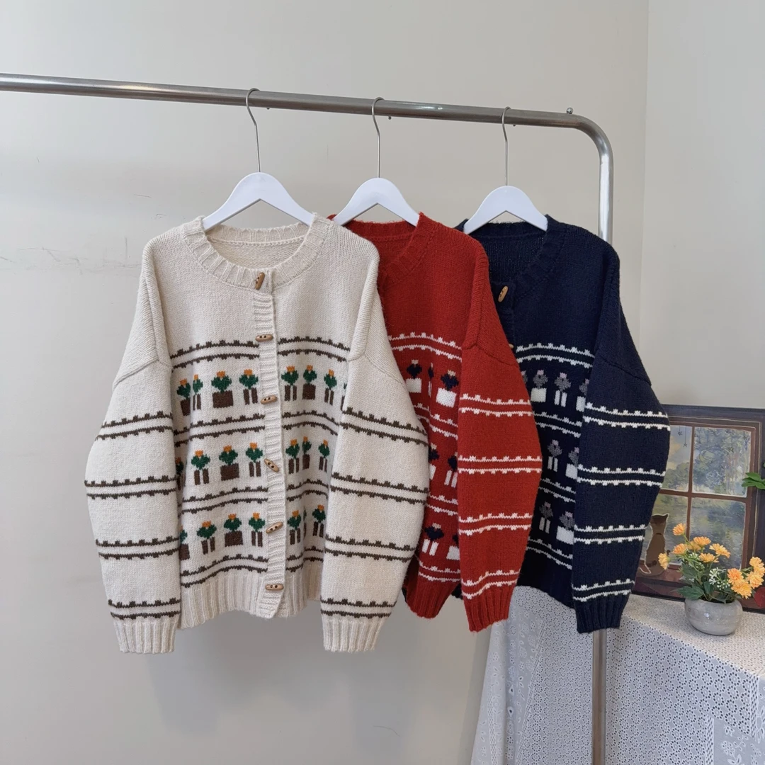 小众秋冬长袖圆领显瘦时尚毛衣单排扣高级感外套钩花图案针织开衫