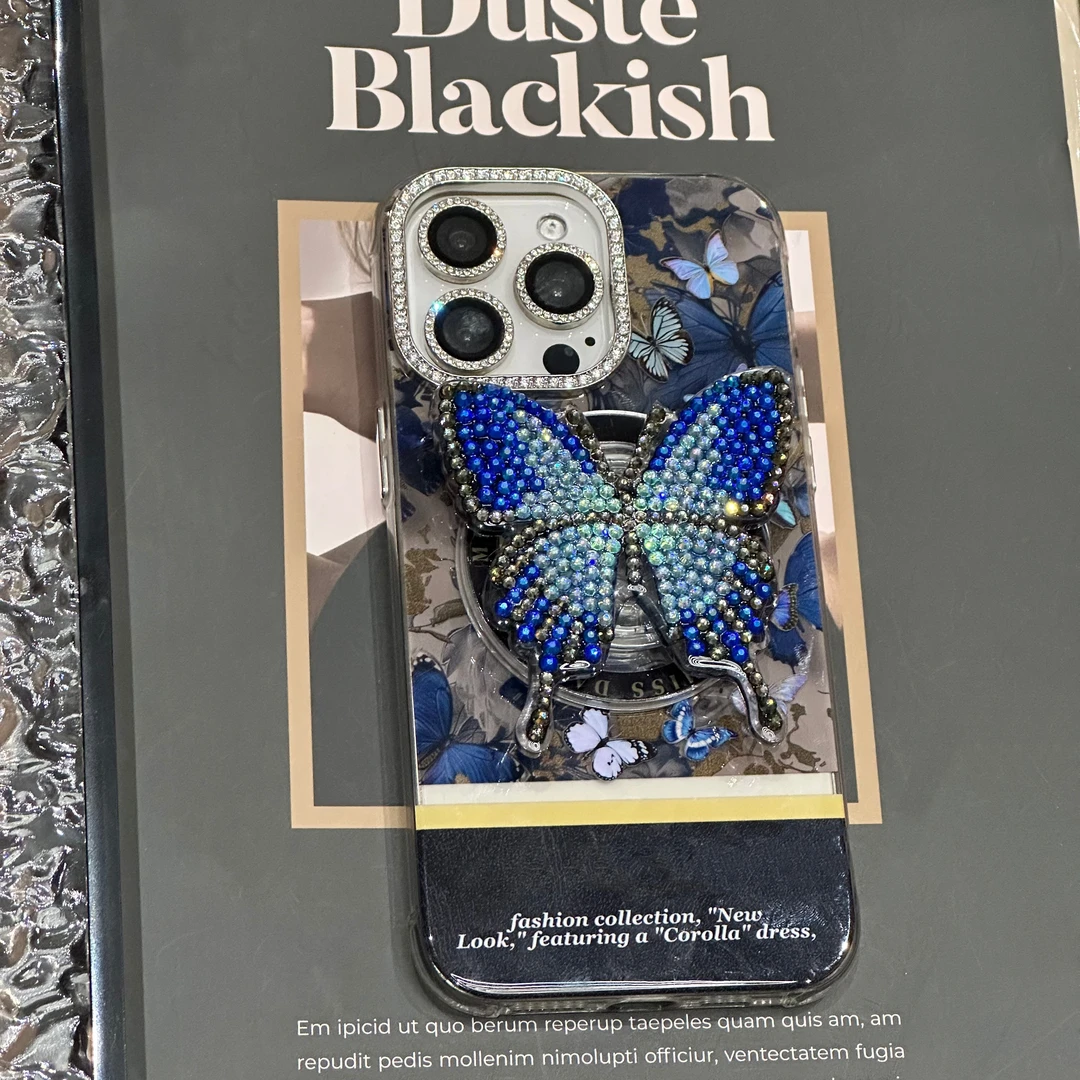 【镜头带钻框-蓝色蝴蝶磁吸壳】适用于iPhone15promax/14/13