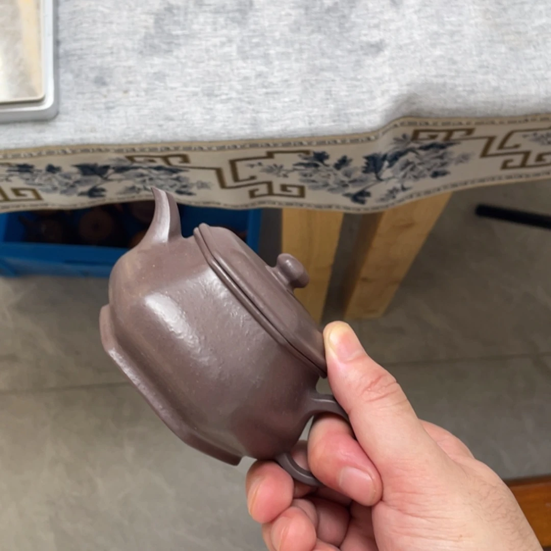 紫砂茶壶状**房宜兴紫砂