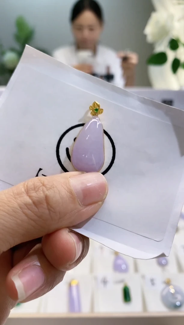 【闪购商品】翡翠吊坠(赠链)18K金镶嵌翡翠