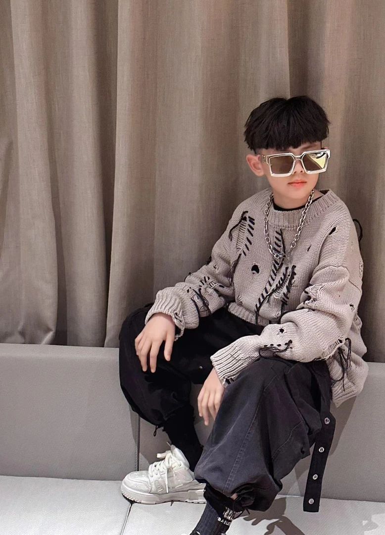 蜡【巴黎偶遇】儿童洋气针织毛衣/【黑工装】百搭宽松裤,模特穿140码，