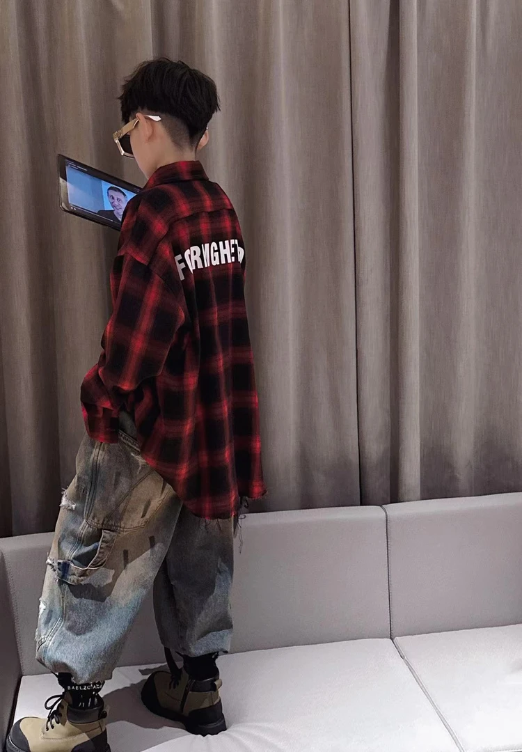 【蜡小新】平替好物【半岛格】颜色超正 流苏格子衬衫，模特穿140，