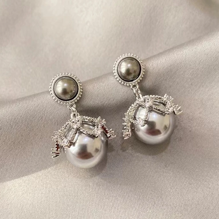 铜合金仿珍珠耳饰 小众轻奢灰色圆珠耳钉高级感ins气质精致