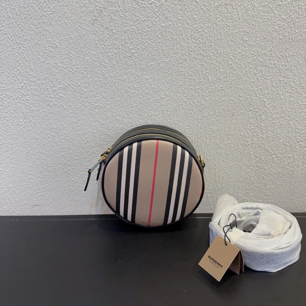 全新未使用 BURBERRY/博柏利 格纹迷你小圆饼包 未使用