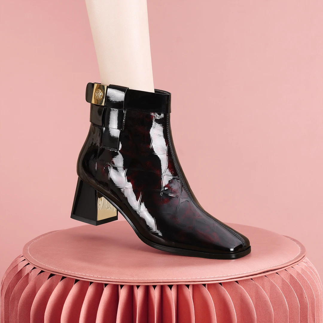 梵芮诗2024年秋冬新款方头个性户外必备时尚高级感粗跟短靴-J1162