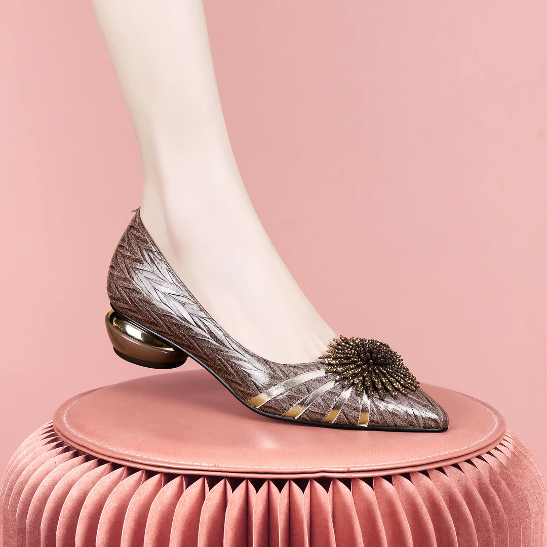 梵芮诗2024年秋季新款尖头平替好物花朵装饰气质粗跟单鞋-H0077