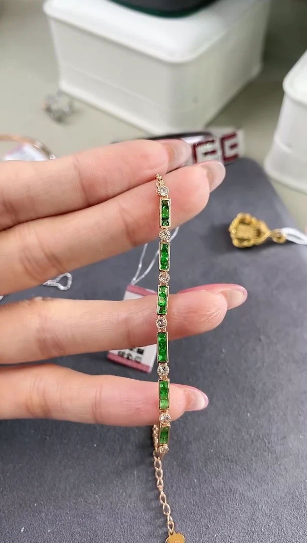 18K金镶嵌石榴石沙弗莱手链