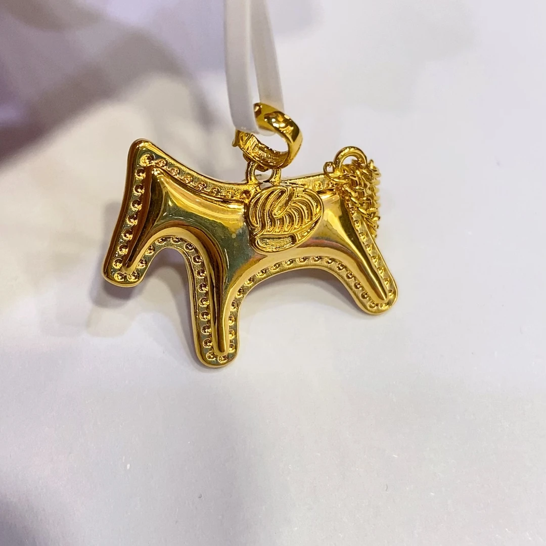 【雅嘉珠宝】18K金吊坠  时尚年轻百搭