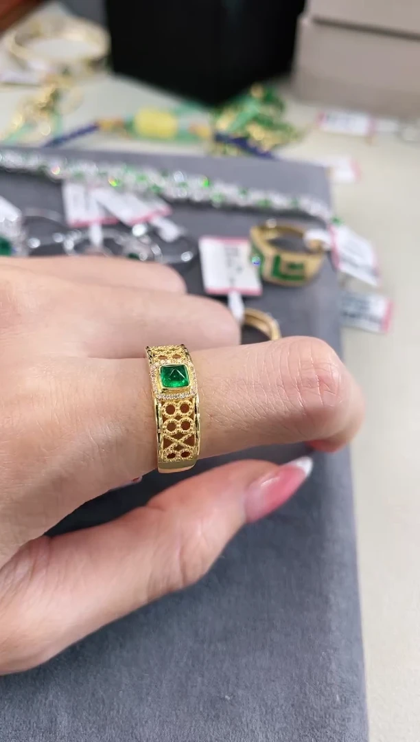 【闪购商品】祖母绿戒指18K金镶嵌1