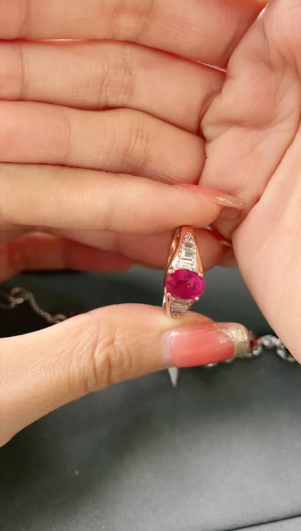 18K金镶嵌天然红宝石戒指