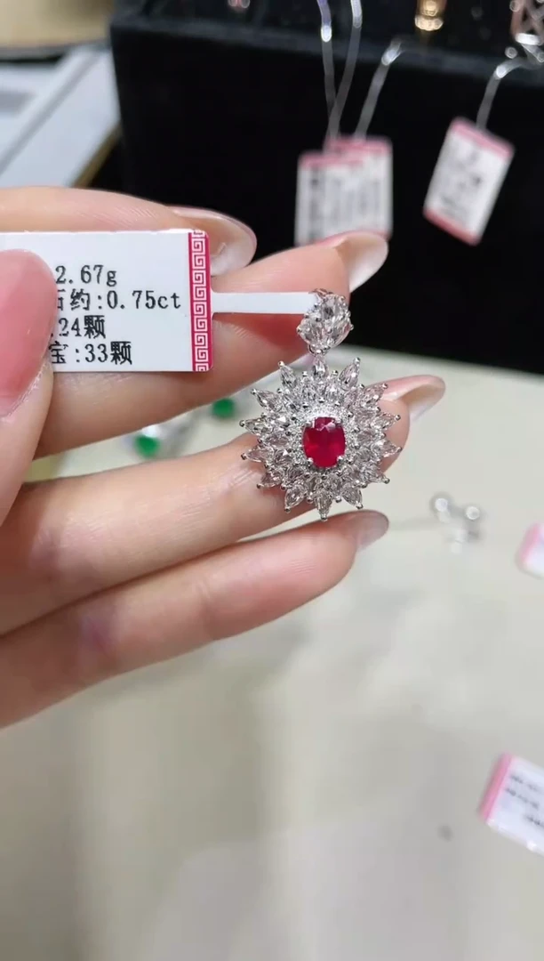 18K金镶嵌天然红宝石吊坠（不含链）