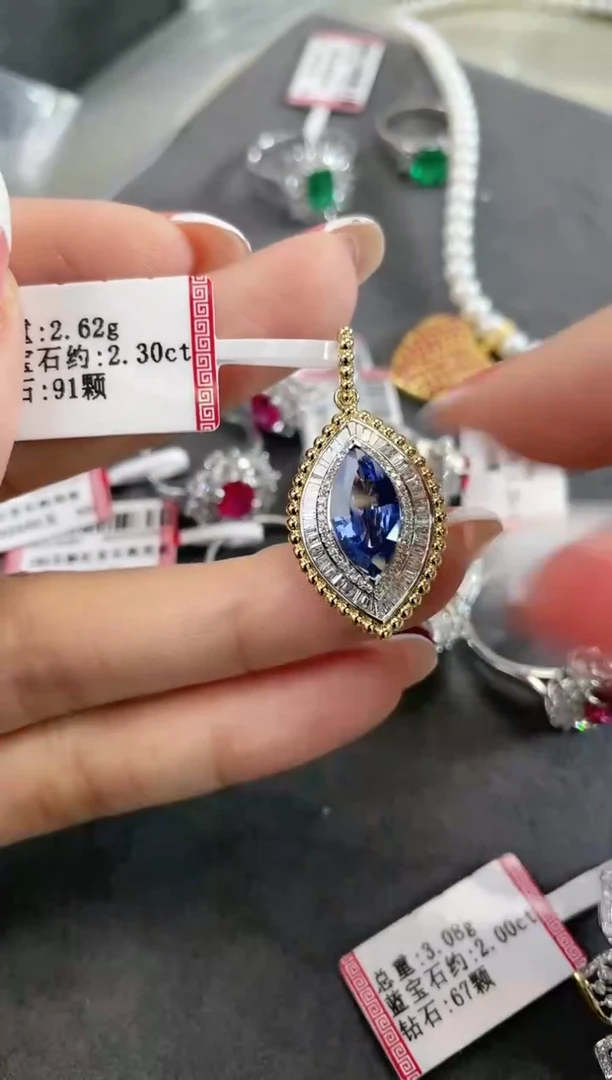 【闪购商品】蓝宝石吊坠18K金镶嵌·.·