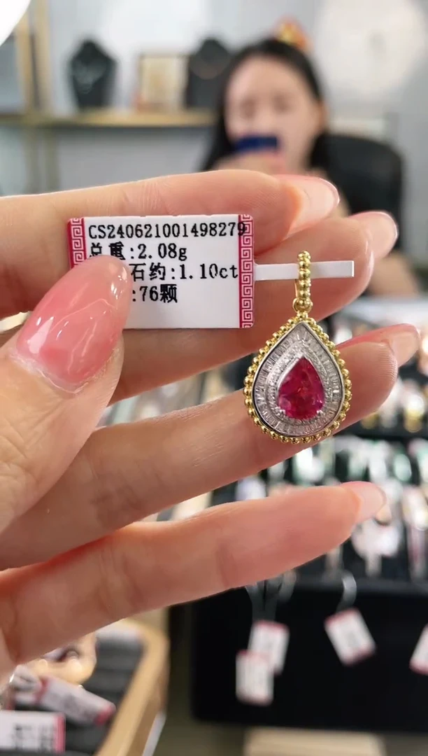 18K金镶嵌天然红宝石吊坠