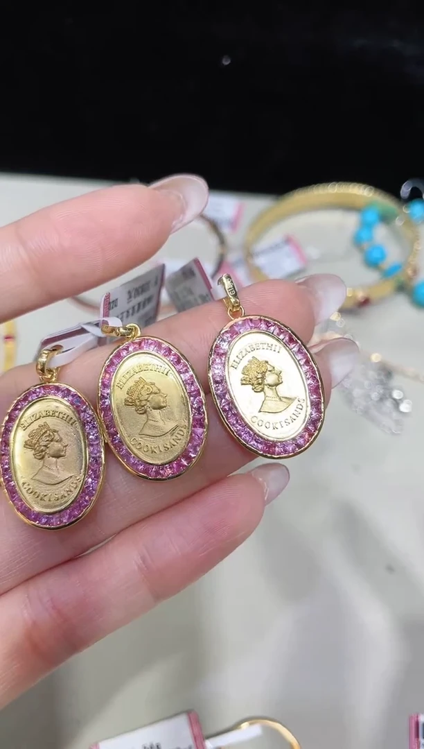 18K金镶嵌彩色蓝宝石吊坠女王牌（多样性发其1）