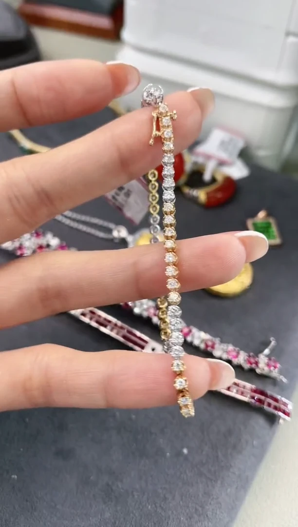 【闪购商品】钻石手链18K金镶嵌242424