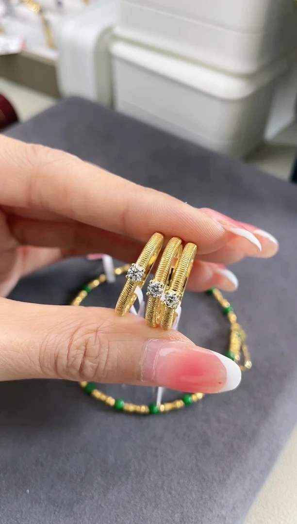 18K金镶嵌钻石戒指（ 多样性发其1）