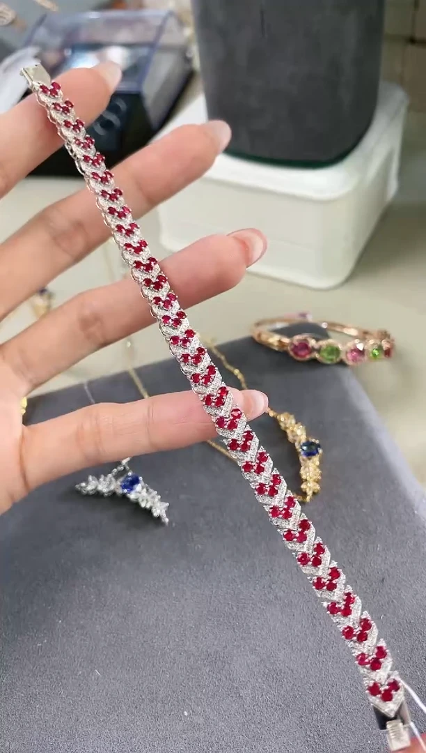 18K金镶嵌天然红宝石手链