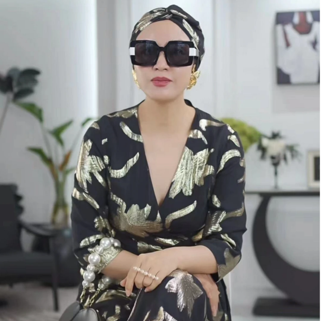 【曼姐】巴黎假日桑蚕丝黑金太阳花围巾 36088