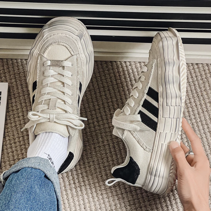 情侣鞋小众高级感真皮板鞋潮流休闲鞋百搭潮鞋学生厚底ins男鞋子