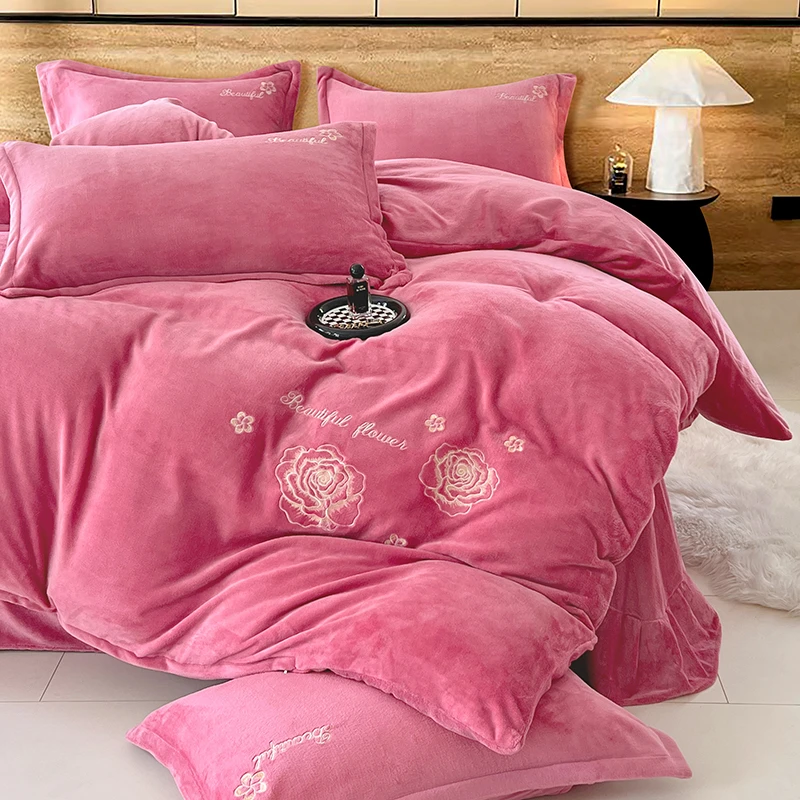 2024新款A类200克刺绣牛奶绒四件套