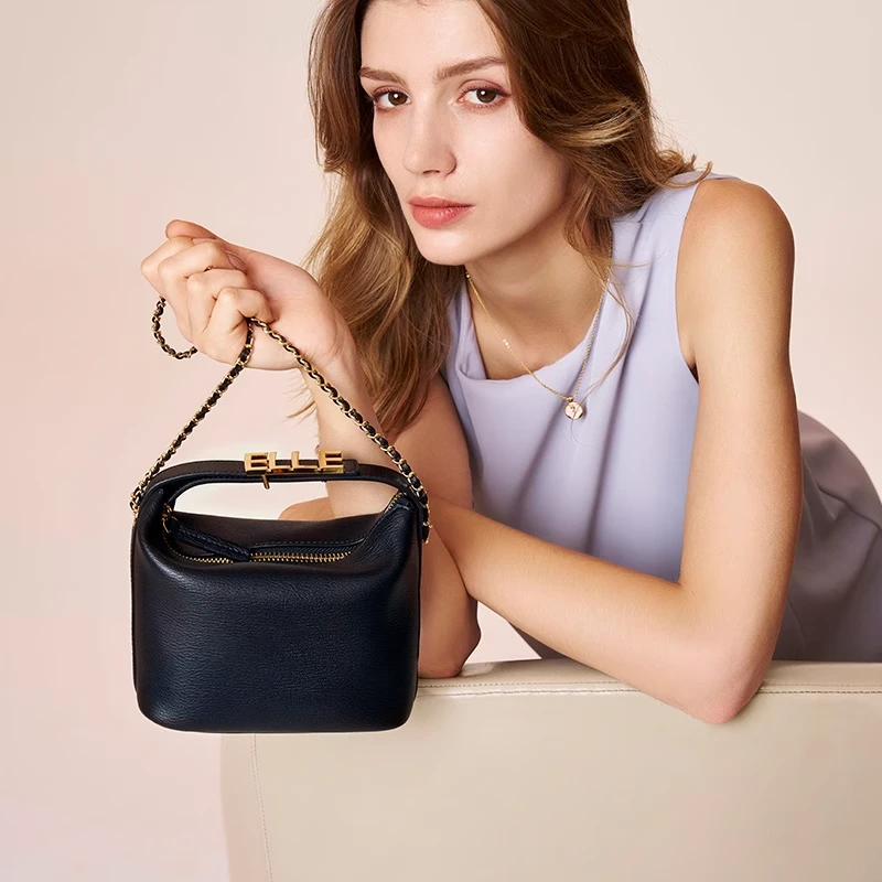 ELLE新款包包手提软盒包真皮手机包百搭通勤枕头包单肩包24293