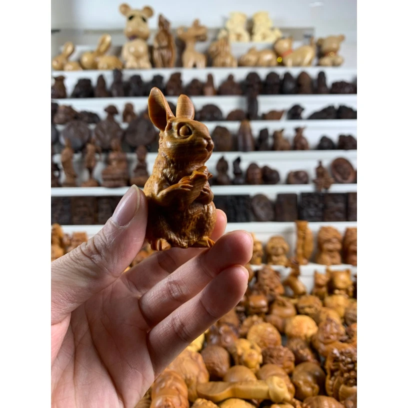 高货哦 太行崖柏玉化料萝卜兔手把件