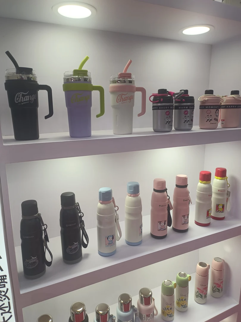 按主播报的编号拍A1到A16保温杯