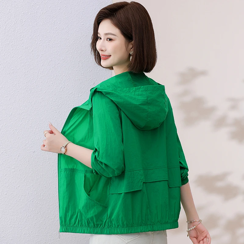 2024新款韩版洋气防晒服长袖薄款潮连帽宽松大码妈妈装短款防晒衣