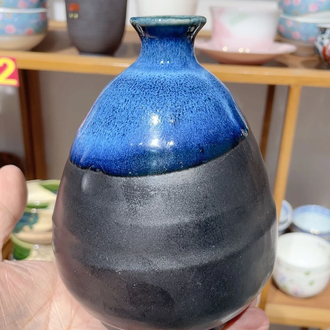 铁釉手捏胎渐变蓝花器