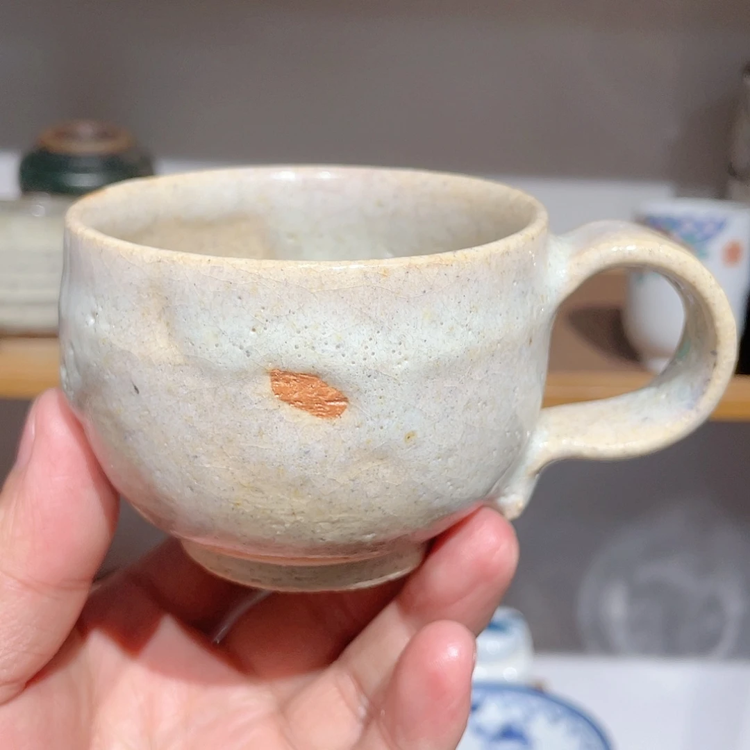 浮雕大字款粗陶粉引马克杯