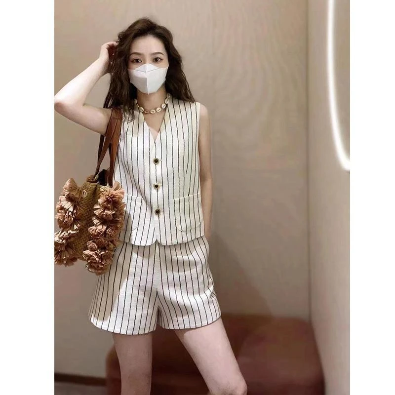 夏季轻薄显瘦气质小香风洋气休闲小众减龄无袖条纹马甲配短裤套装
