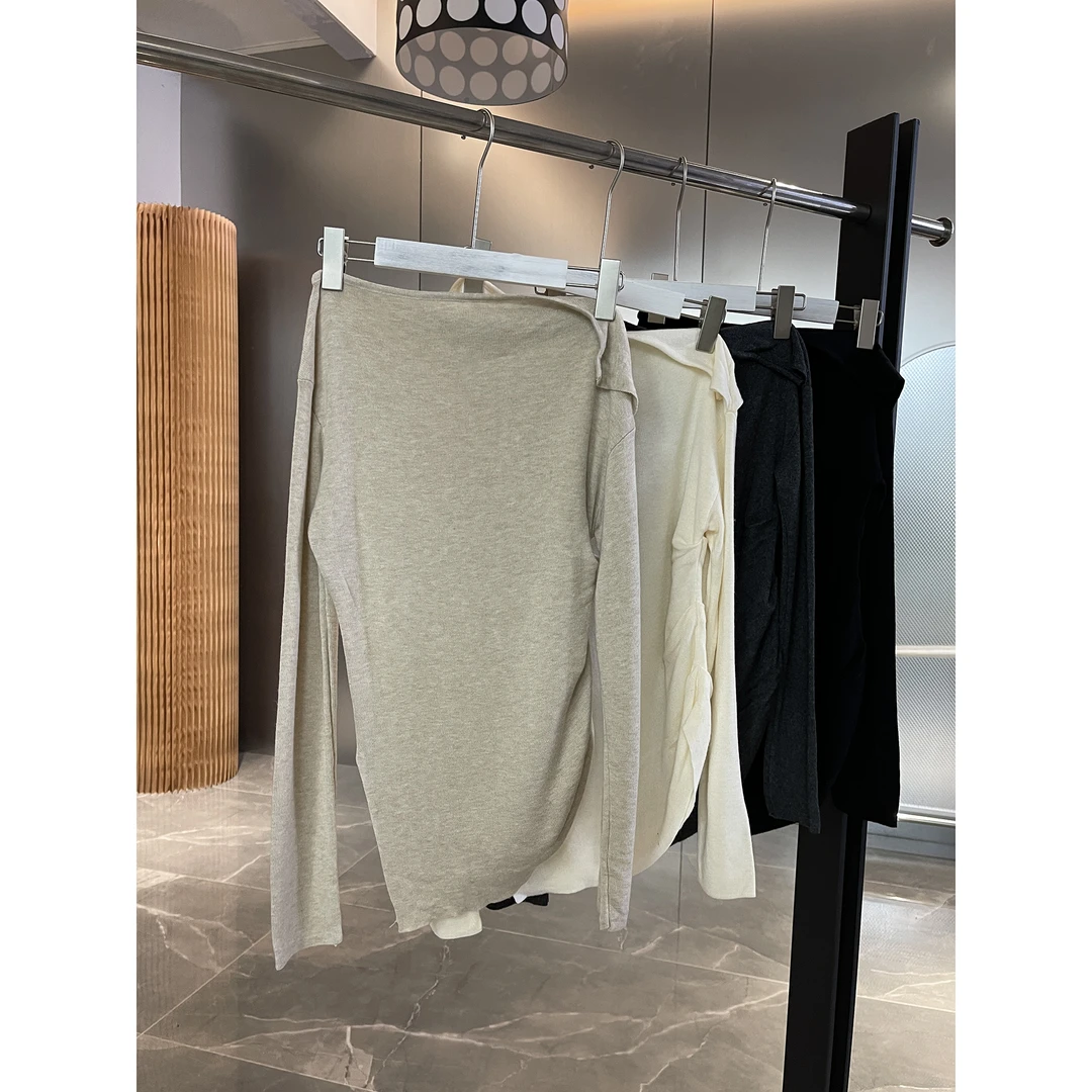 开叉斜肩领针织打底衫B926