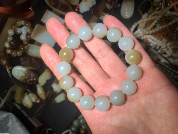 新疆且末糖白料和田玉手串