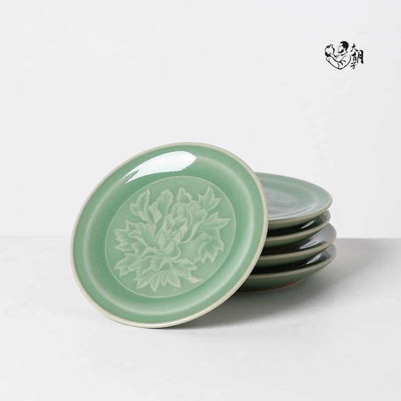 龙泉 土人斋 青瓷 梅子青刻绘「国色天香」杯承杯托 五片装套组