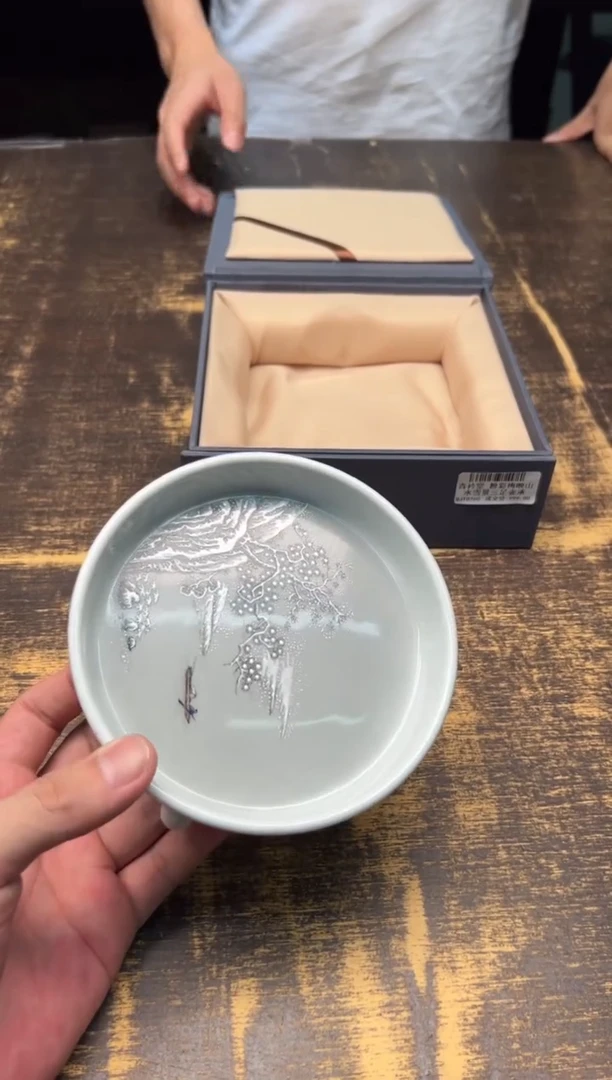 【闪购商品】/青衿堂 粉彩雪景山水三足壶承