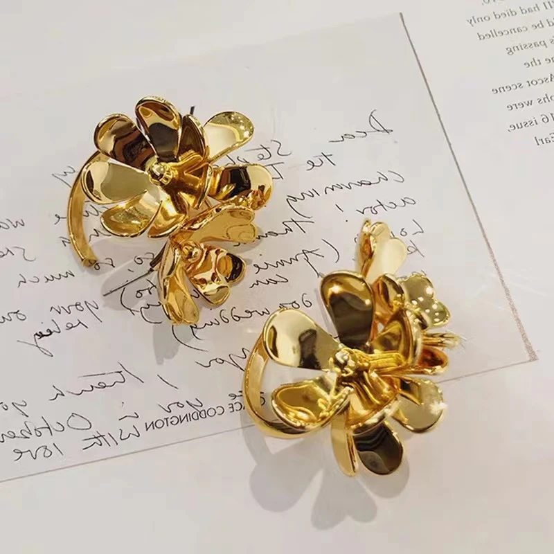 铜合金耳饰 高级感金属花朵耳钉时尚个性潮小众设计耳环简约