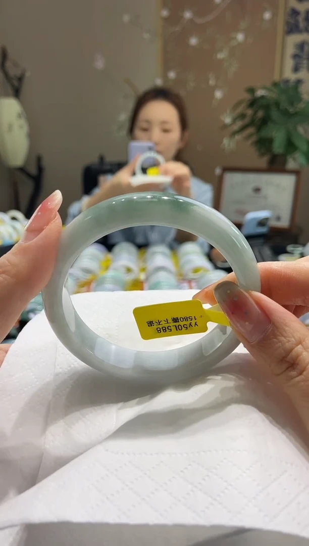【闪购商品】翡翠手镯未镶嵌58.8圈口