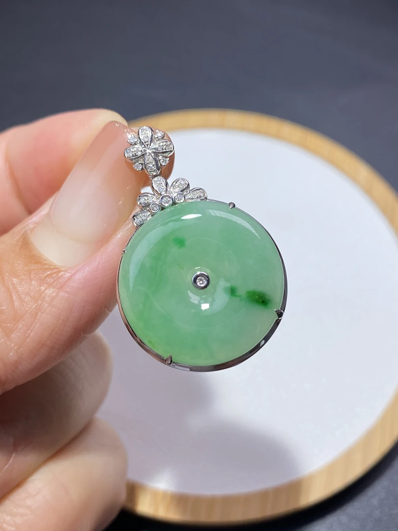 18k金镶嵌缅甸翡翠冰绿翡翠平安扣翡翠吊坠