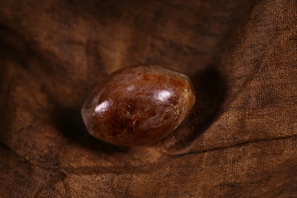 藏系雕塑老橄榄珠