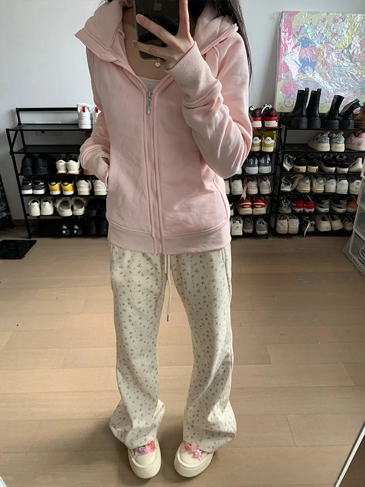 甜酷杏色碎花微喇裤女款秋冬2024爆款加绒高腰显瘦设计感马蹄裤子