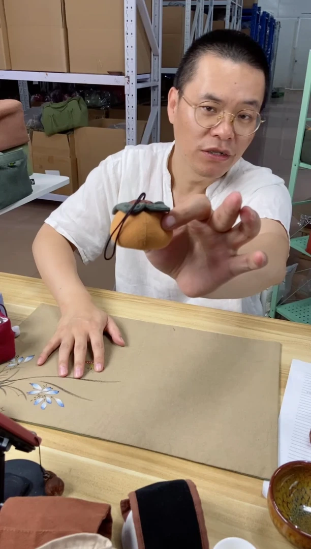 【闪购商品】土黄色柿子挂件---------