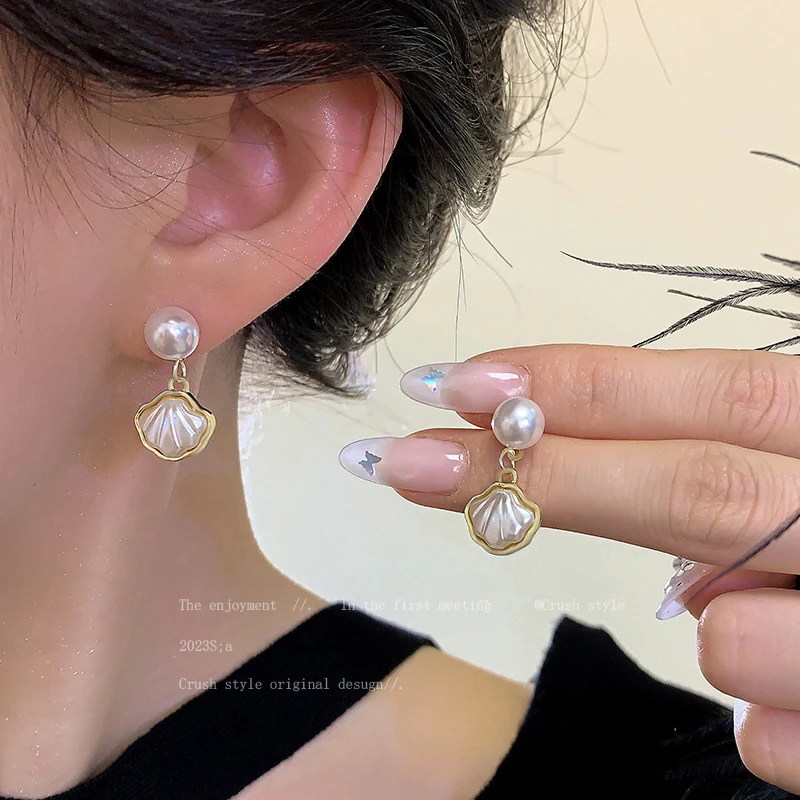 合金耳饰 夏季法式珠珠耳钉女款新款2023爆款高级感独特耳环小众