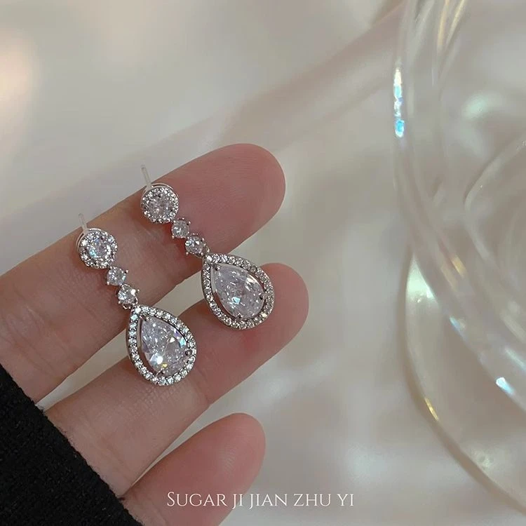 轻奢闪钻水滴耳钉新款潮2024爆款气质名媛耳环高级感小众耳饰女